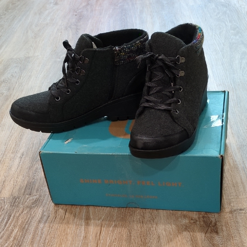 ❤️💛💙💜NIB Bzees Black Rainbow Ankle Boots Women's size 10 M❤️💛💙💜